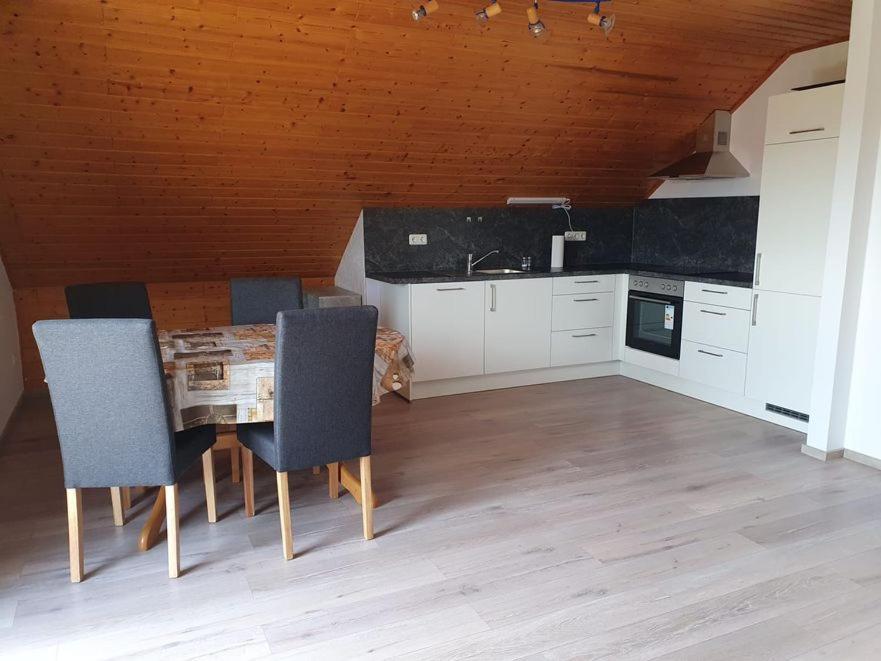 Ferienwohnung Zur Schoenen Aussicht บูเคน ภายนอก รูปภาพ